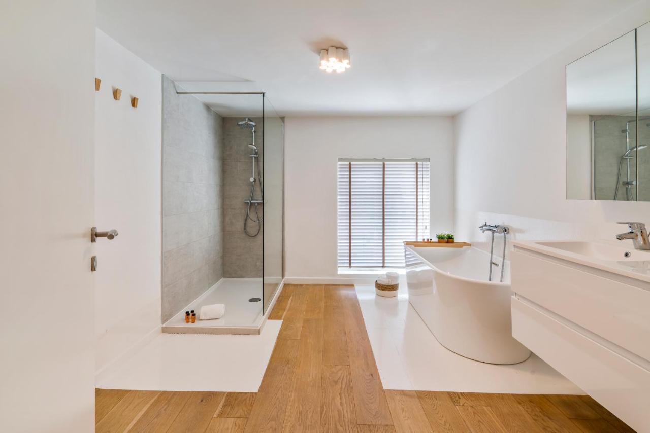 Sersea - Spacious House In With Garage